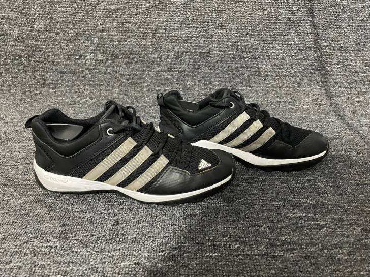 正品二手阿迪达斯品牌休闲运动鞋 41码 8...