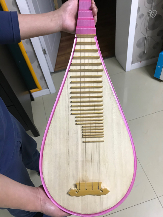 儿童琵琶一把，成色如图，声音还可以，送儿童...