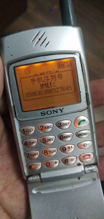 索尼z28。接打正常。电池已经换芯待机给力...