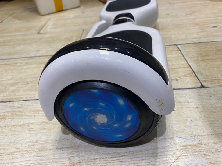 自己买的的平衡车,小区里玩过两次,不爱玩,...