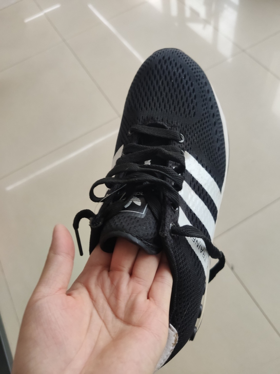 全新41码运动鞋，偏小一码，适合脚瘦型的穿...
