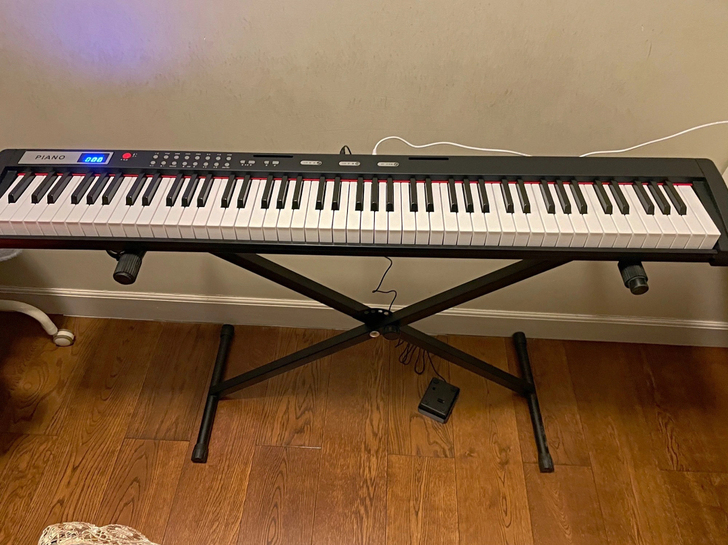 琴行倒闭!急出一批二手全新61键/88键电...