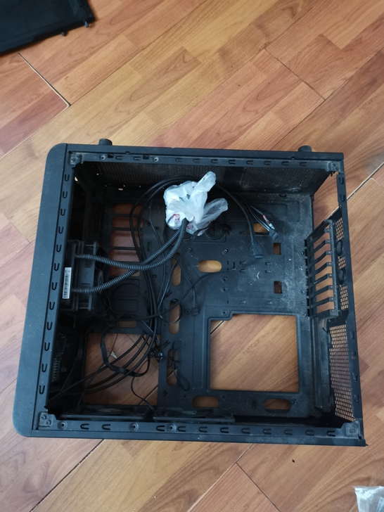 电脑机箱 100元 不包邮
