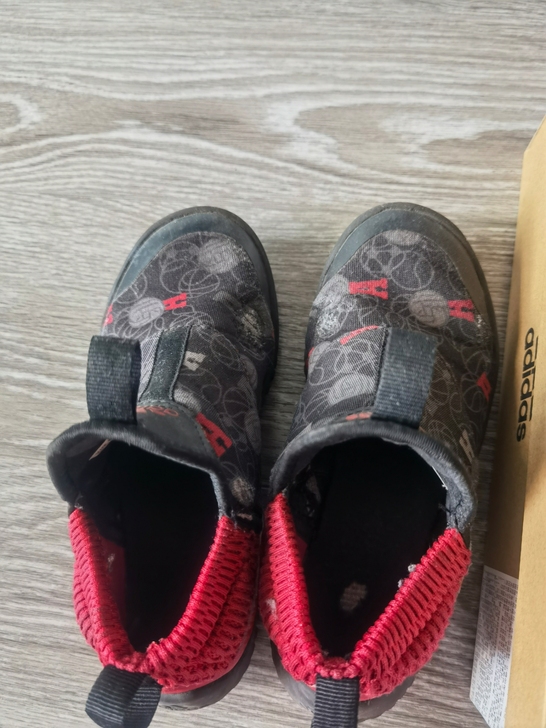 小阿迪运动鞋，2020年新年款，专柜正品。...