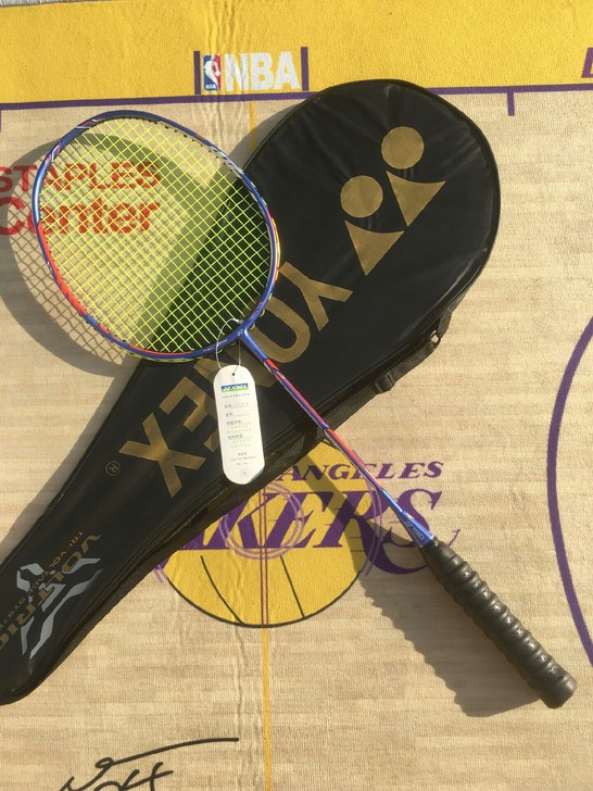 空姐转让一支尤尼克斯羽毛球拍双刃10蓝白已...