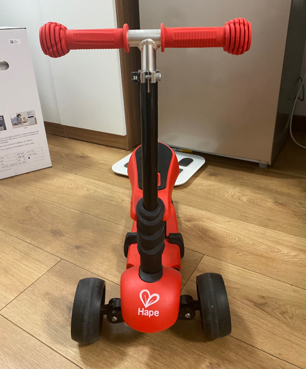 Hape滑板车,两用,座椅可拆卸,可坐可站...