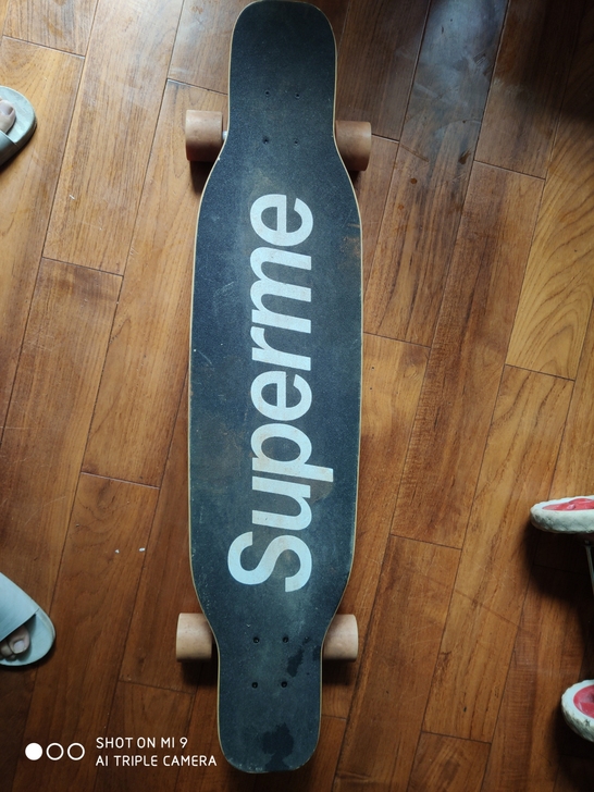 滑板 板面是磨砂感的，还挺重，成色看图片，...