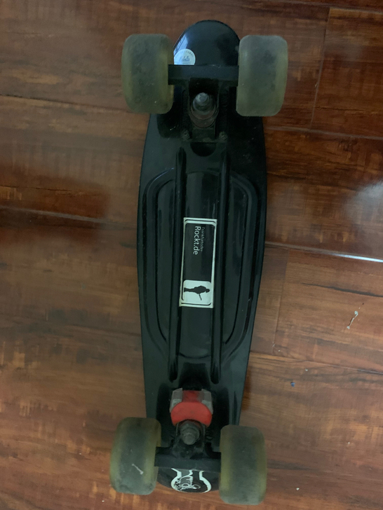 迈卡龙小鱼板 自己玩了一会就不玩了 买回去...