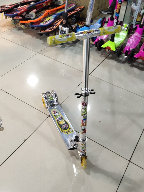 小丽明滑板车特价处理，全新样品处理，没毛病...