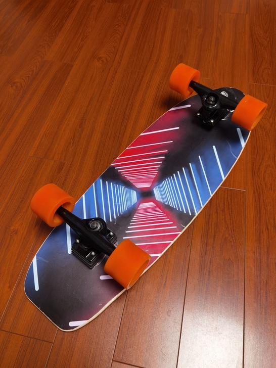 初几套9成新陆地冲浪板，品牌是carver...