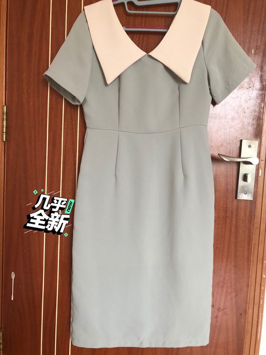 前后双V领连衣裙,颜色很夏天,内衬是细雪纺...