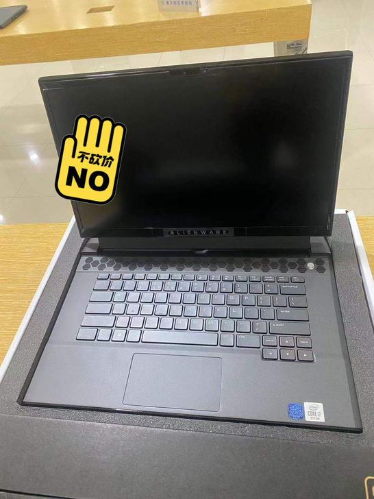 外星人m15r3笔记本电脑，黑色。