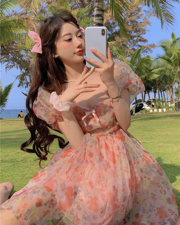 泡泡袖碎花连衣裙女夏季2021新款网红露锁...