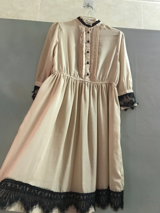 立领蕾丝花边连衣裙