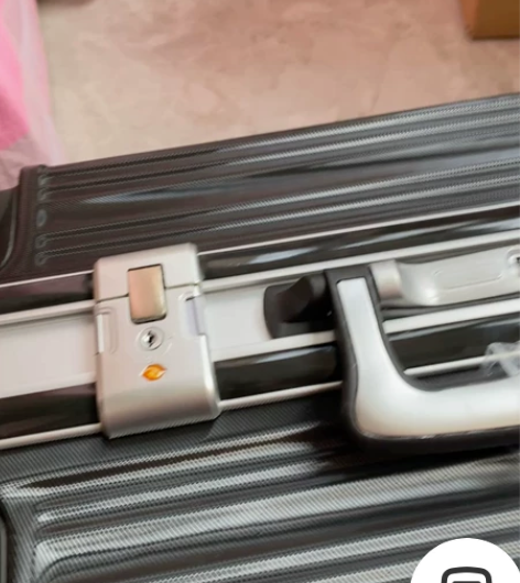 全新林肯 登机箱 材质挺轻的,跟新秀丽差不...