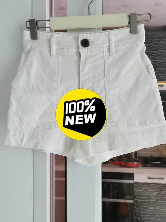 HM专柜正品米白色短裤。专柜正品购入，32...