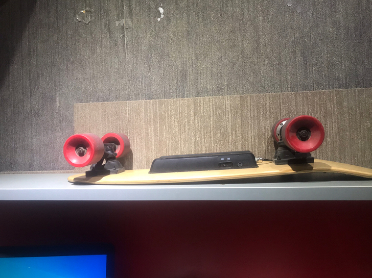 电动滑板尸体 没有充电器和遥控器