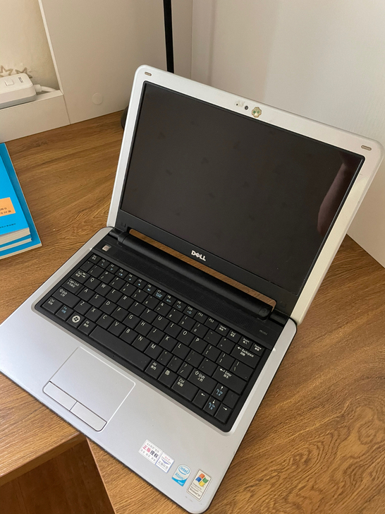 戴尔笔记本电脑，好的，没问题。就是运行速度...