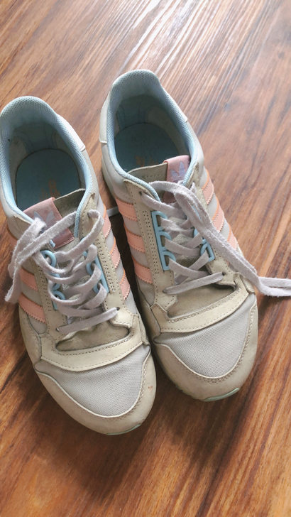 Adidas女鞋，38码，配色很少女，只穿...