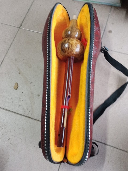 葫芦丝好像是木头制作的