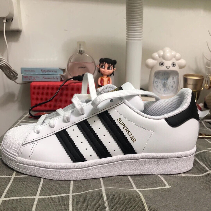 阿迪达斯三叶草 金标贝壳鞋