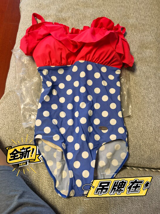芬狄诗全新泳衣，吊牌贴纸都在，249元奥莱...