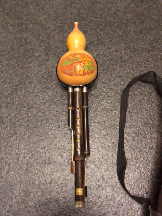 儿童初学用葫芦丝几乎全新，盒子有破损，吹过...