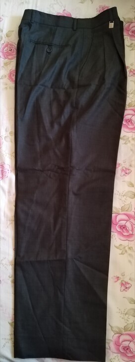 薄款灰色西裤（裤长97cm，腰围78cm）