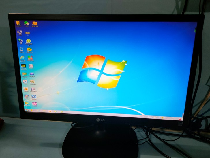 LG 22寸显示器