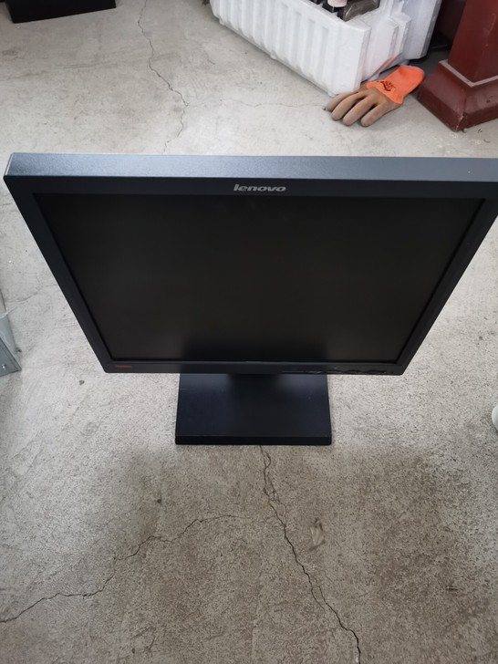 联想17寸液晶显示器，型号是L1713A和...