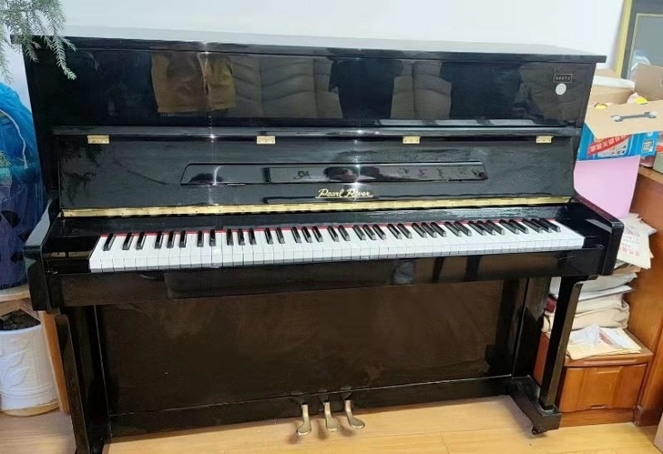 珠江钢琴一台，无人弹奏低价转让。