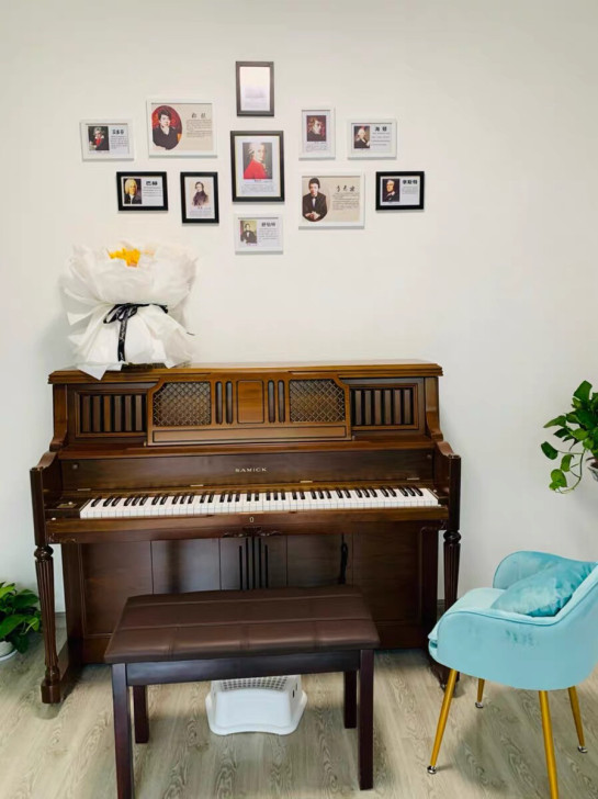 孩子学钢琴，新入的二手钢琴练了一年，进口三...