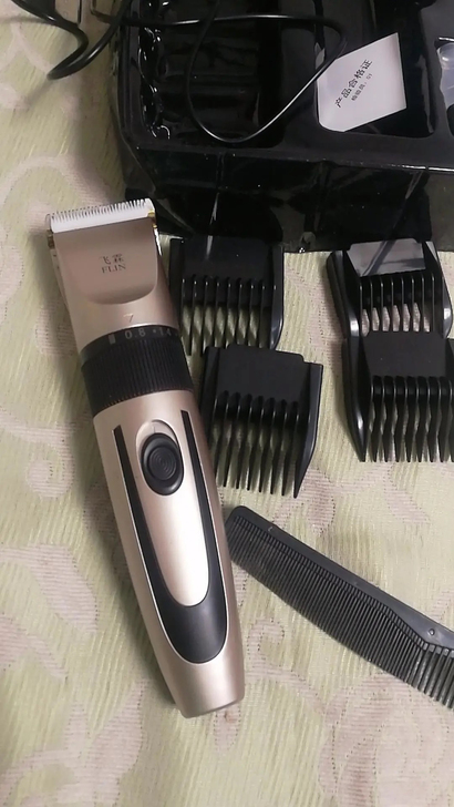 理发店倒闭剩下18台全新未拆封理发器小孩剪...