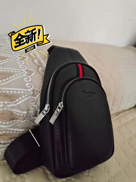 男士真皮斜挎包 买来准备送哥哥的 他说不要...