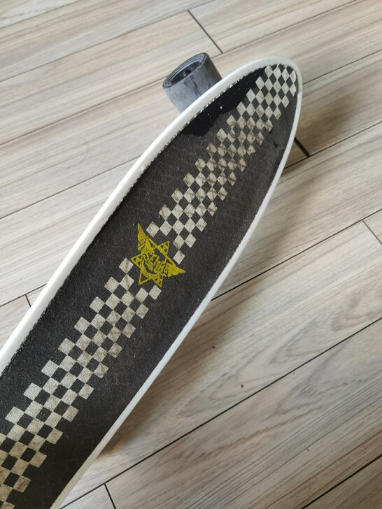 小鱼板..9成新，滑过次数不过十次。因为要...