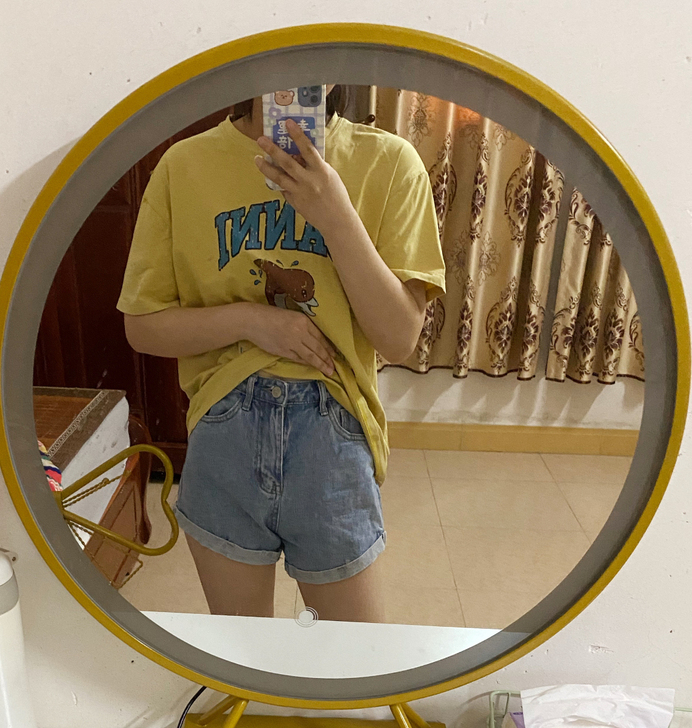 短裤，后面是松紧头的。售出不退不换