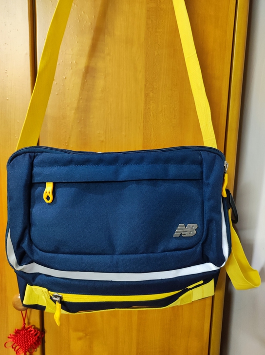 NB时尚男包,斜挎包,背包。。自用包低价转...