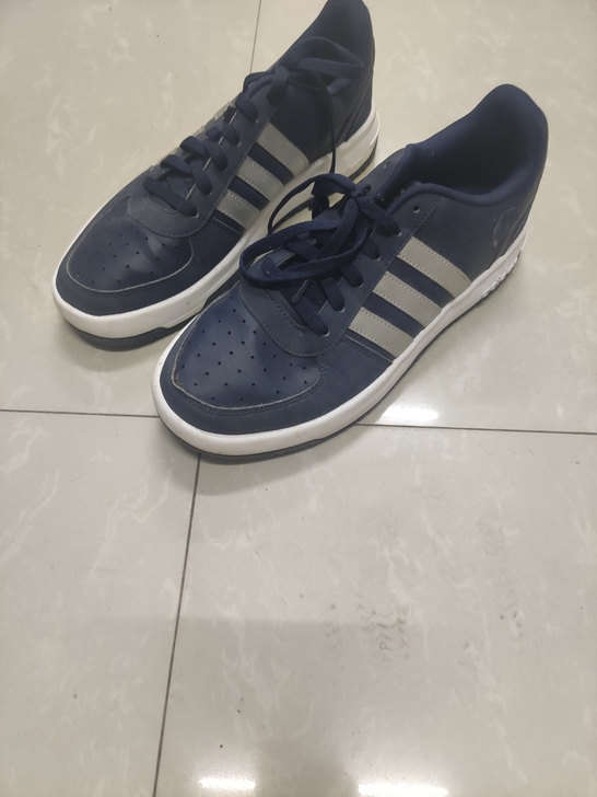 阿迪达斯板鞋 40.5码