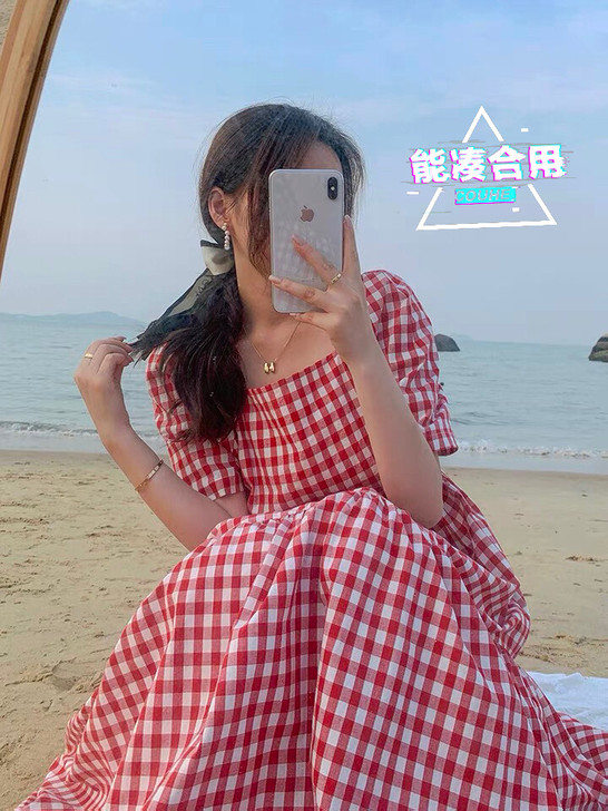 红格子连衣裙