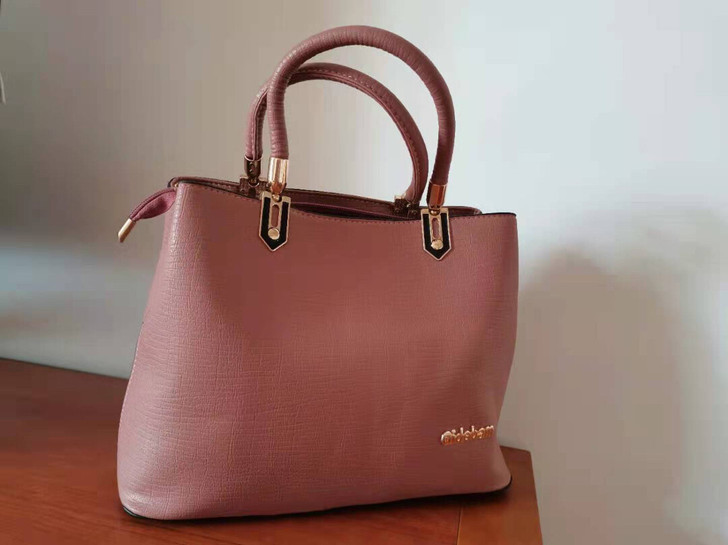 出售女士包包，只用过一次，为当时活动特意买...