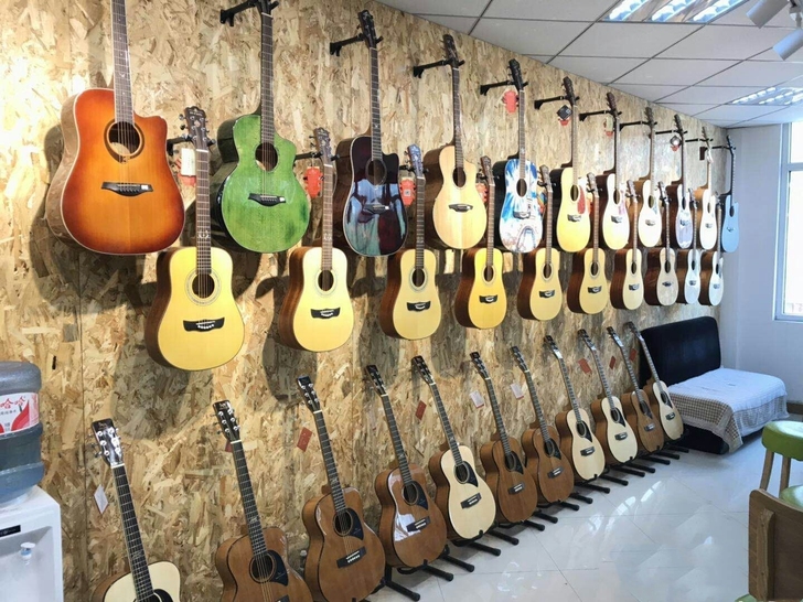 吉他捡漏  原价几百的品牌威伯初学者单板吉...