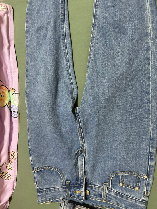 这个和别的裤子一起拿就便宜 30块钱就可以...