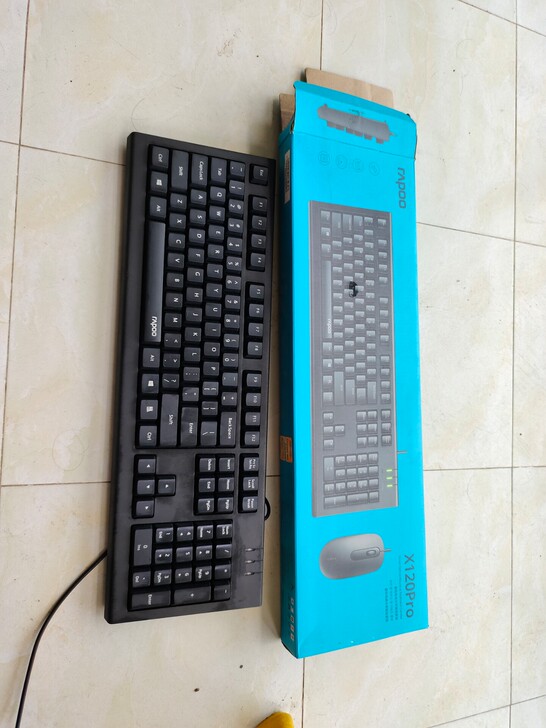 九成新电脑键盘 ，看上赶紧联系