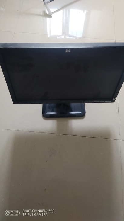 18寸惠普液晶显示器，成色好，100元不包...