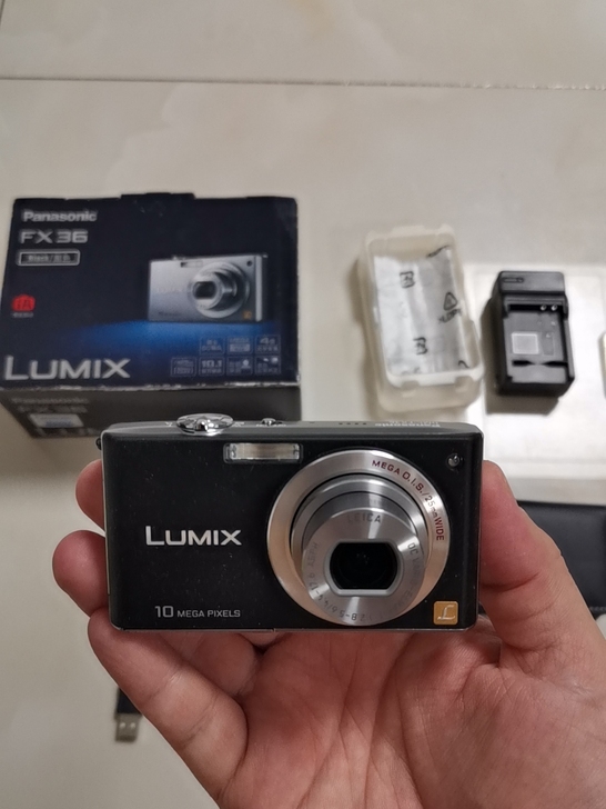 基本全新松下数码相机，LUMIX FX36...