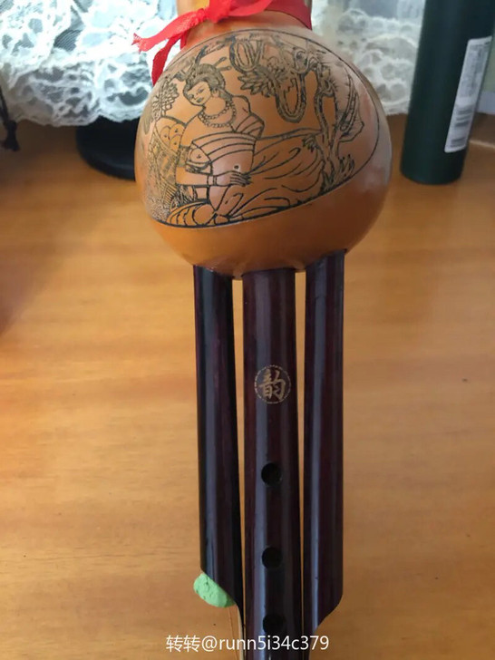 葫芦丝 有几年了，吹嘴已清理干净，但因为时...