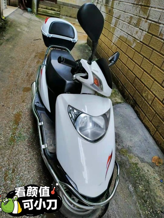 转让一部踏板助力车,8层新,车况很好没什么...