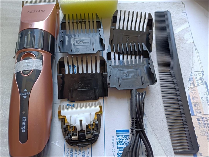 电动理发器电推子充电式电动剃头刀家用推剪器...