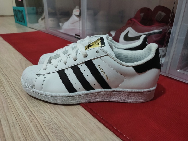 阿迪达斯金标贝壳头