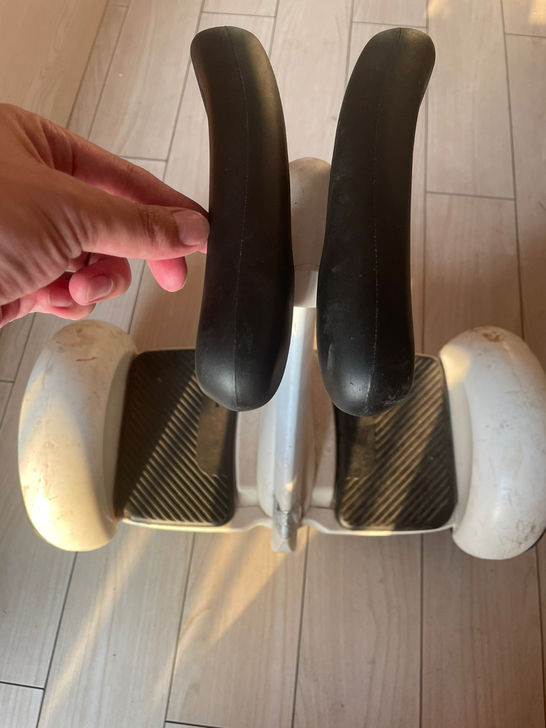 平衡车，6成新，电池没事，检查好像不通电，...